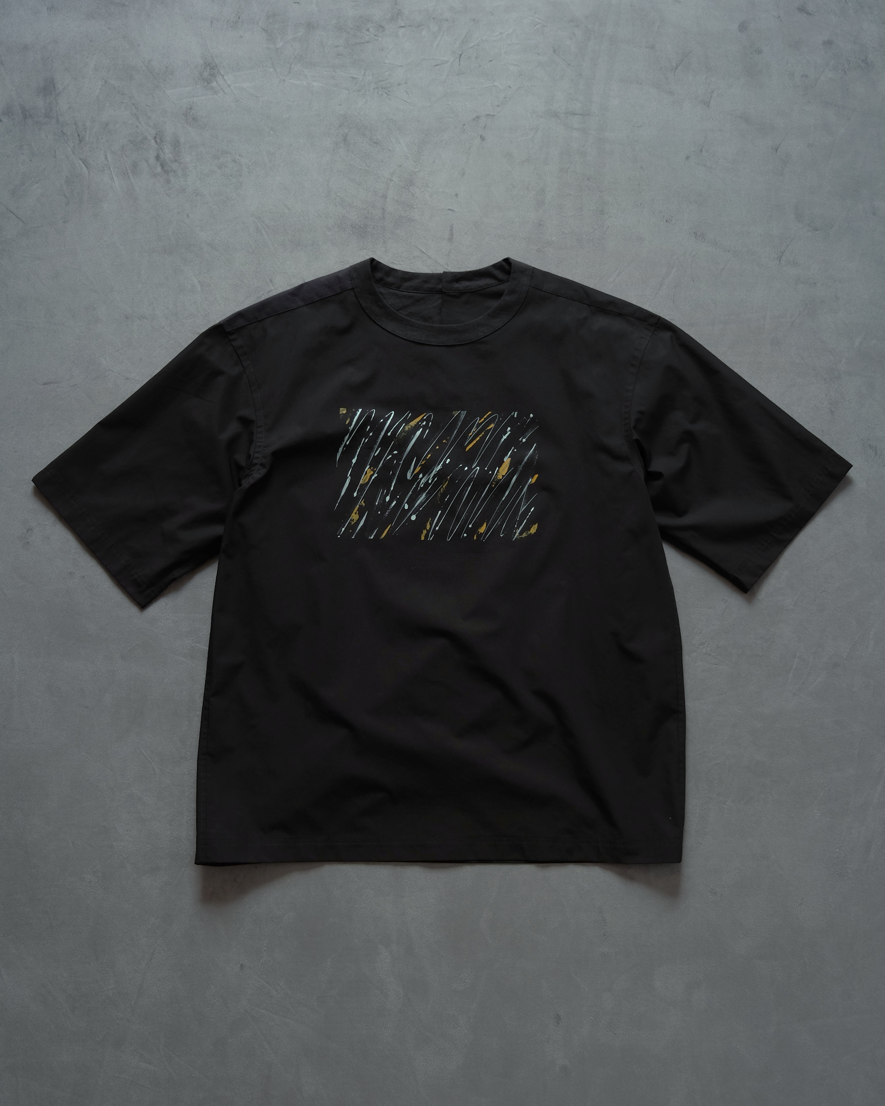 シャツ屋のTシャツ Lサイズ（painted by Saki Tanaka）