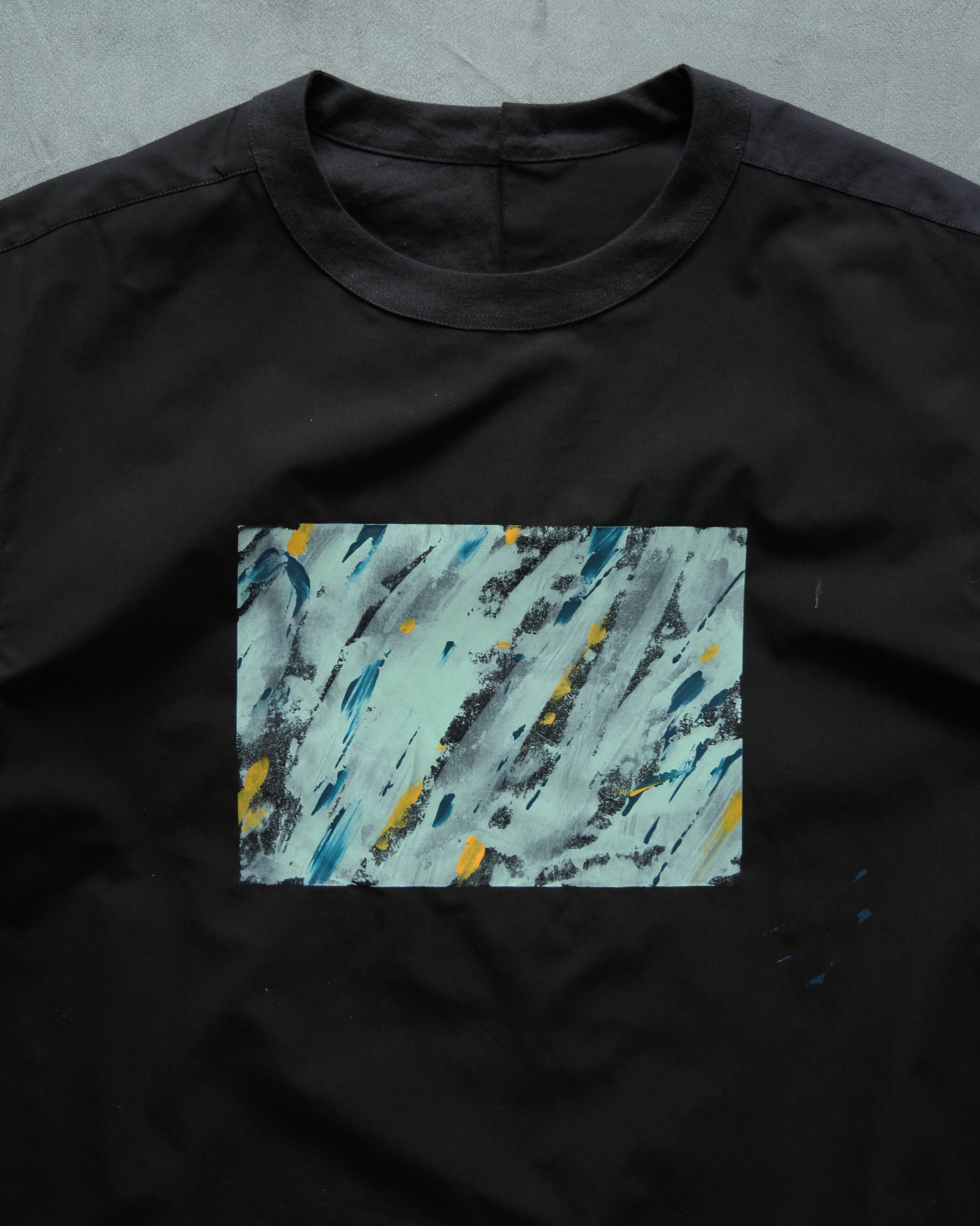 シャツ屋のTシャツ Lサイズ（painted by Saki Tanaka）
