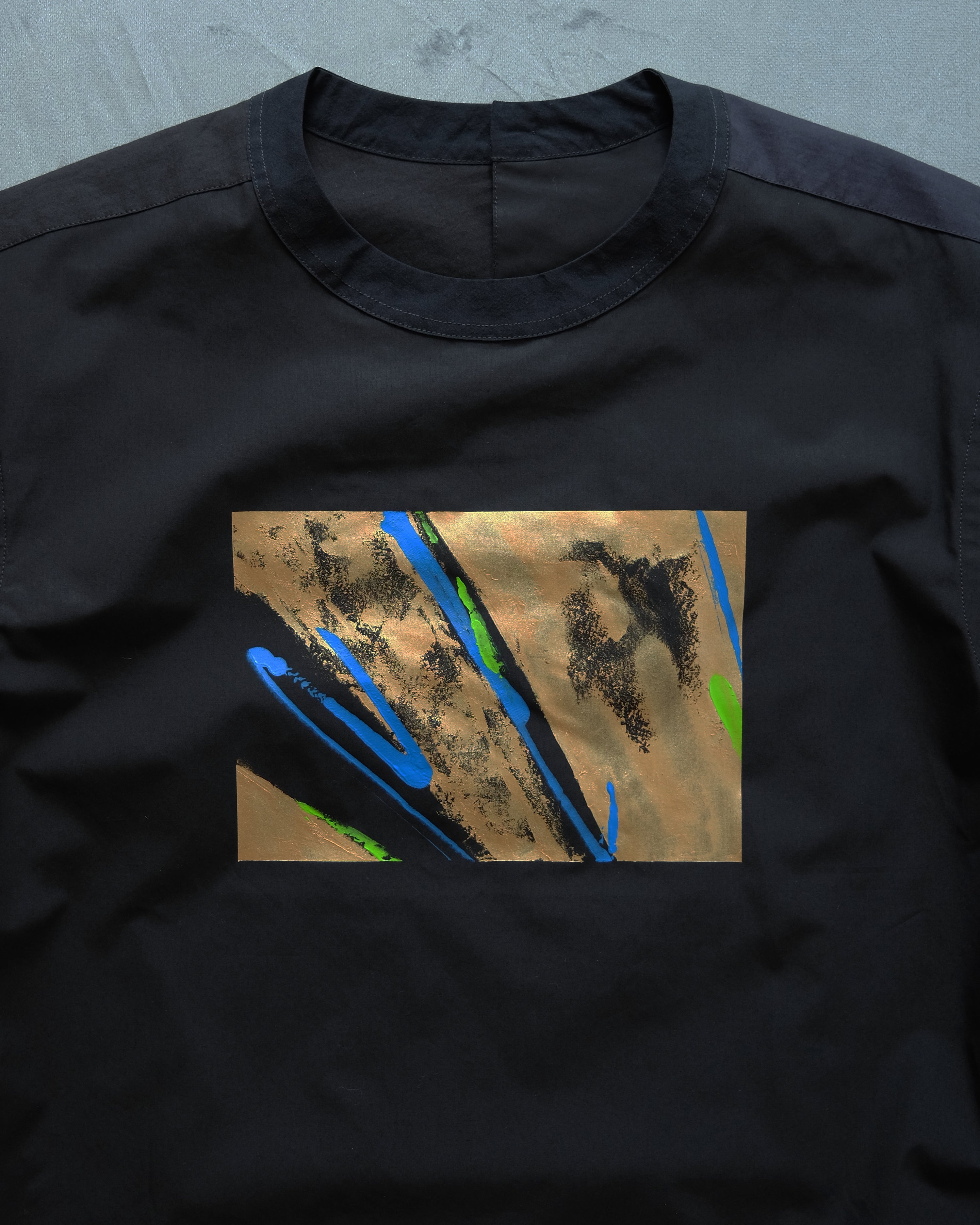 シャツ屋のTシャツ Mサイズ（painted by Saki Tanaka）