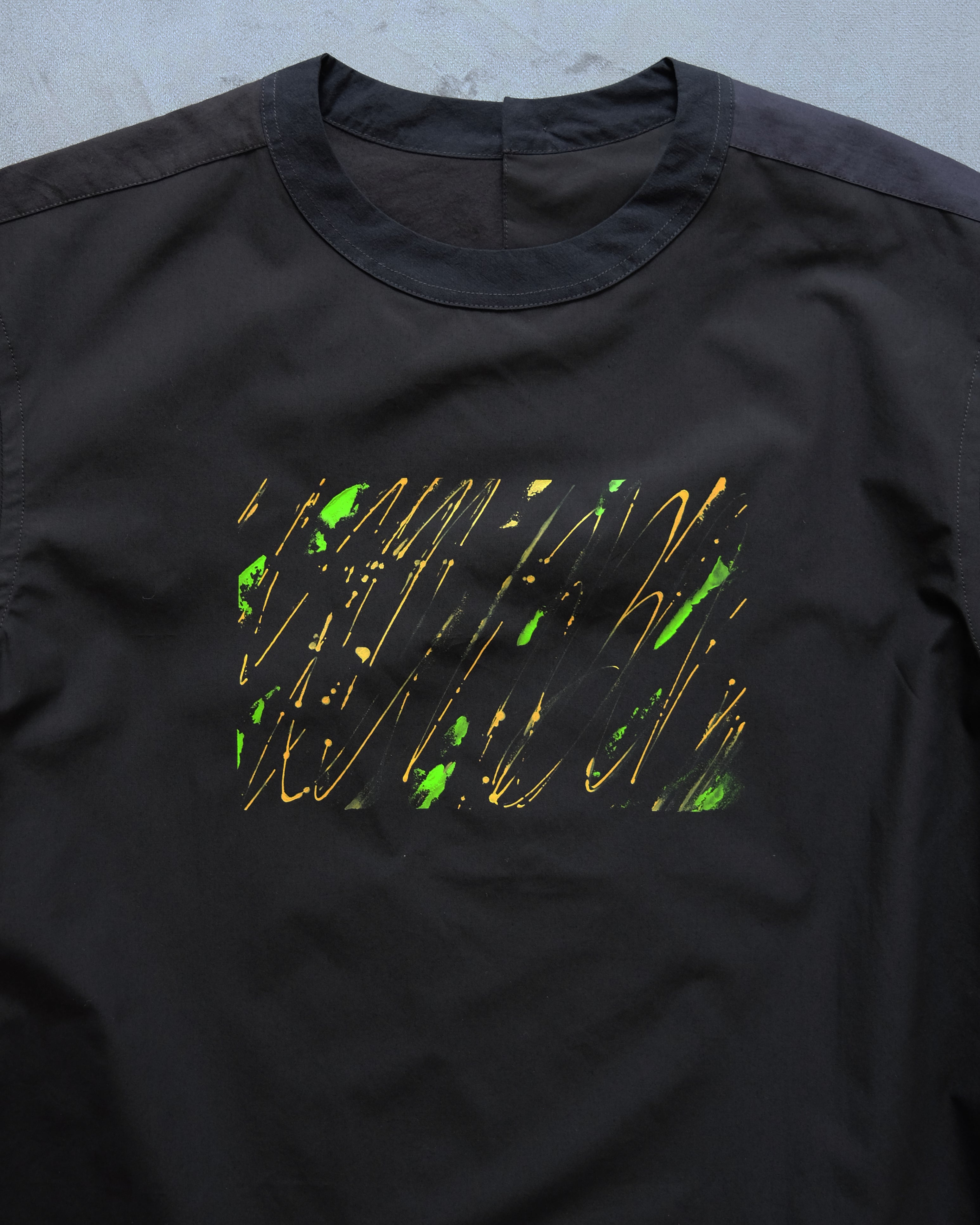 シャツ屋のTシャツ Sサイズ（painted by Saki Tanaka）