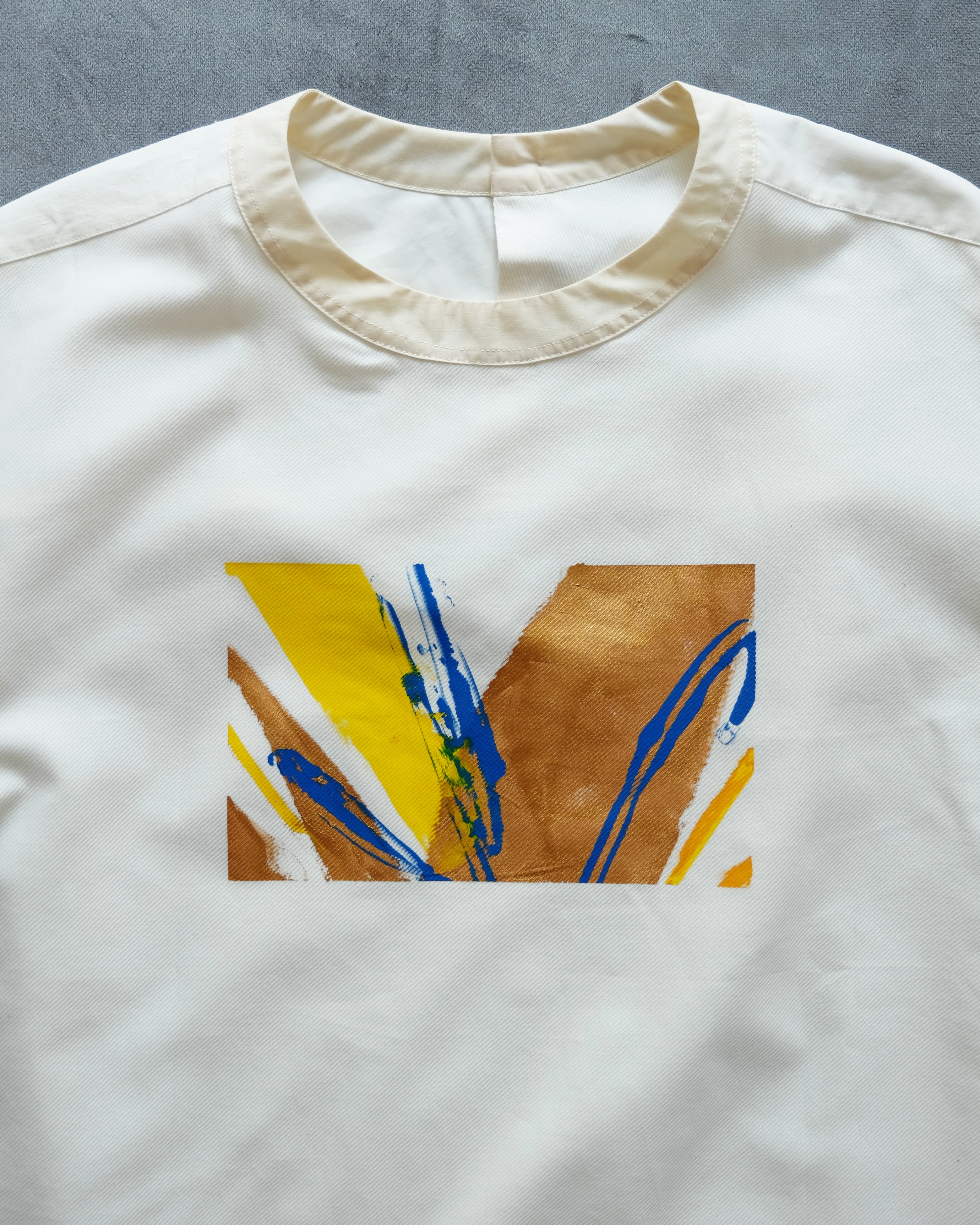 シャツ屋のTシャツ Lサイズ（painted by Saki Tanaka）