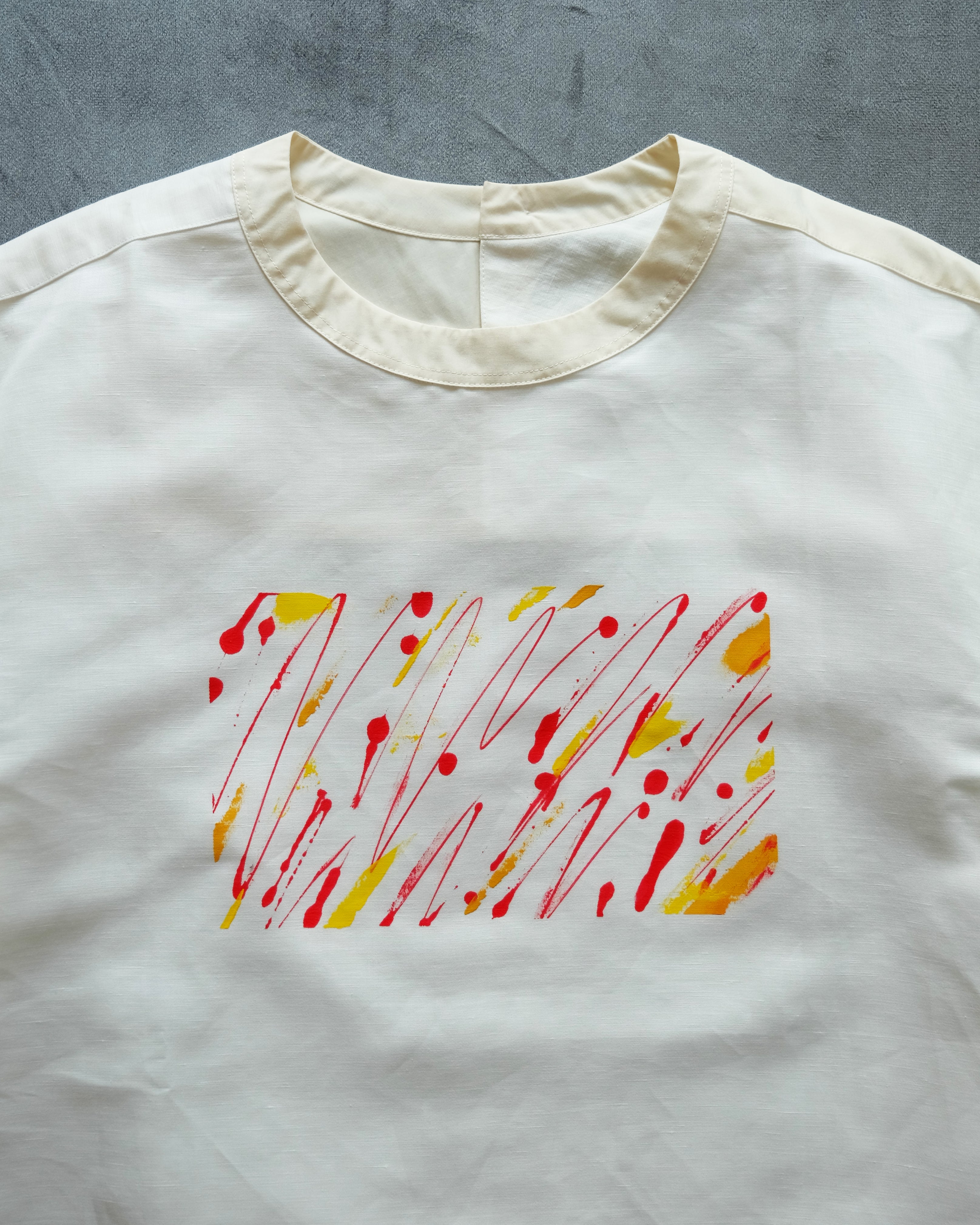シャツ屋のTシャツ Lサイズ（painted by Saki Tanaka）