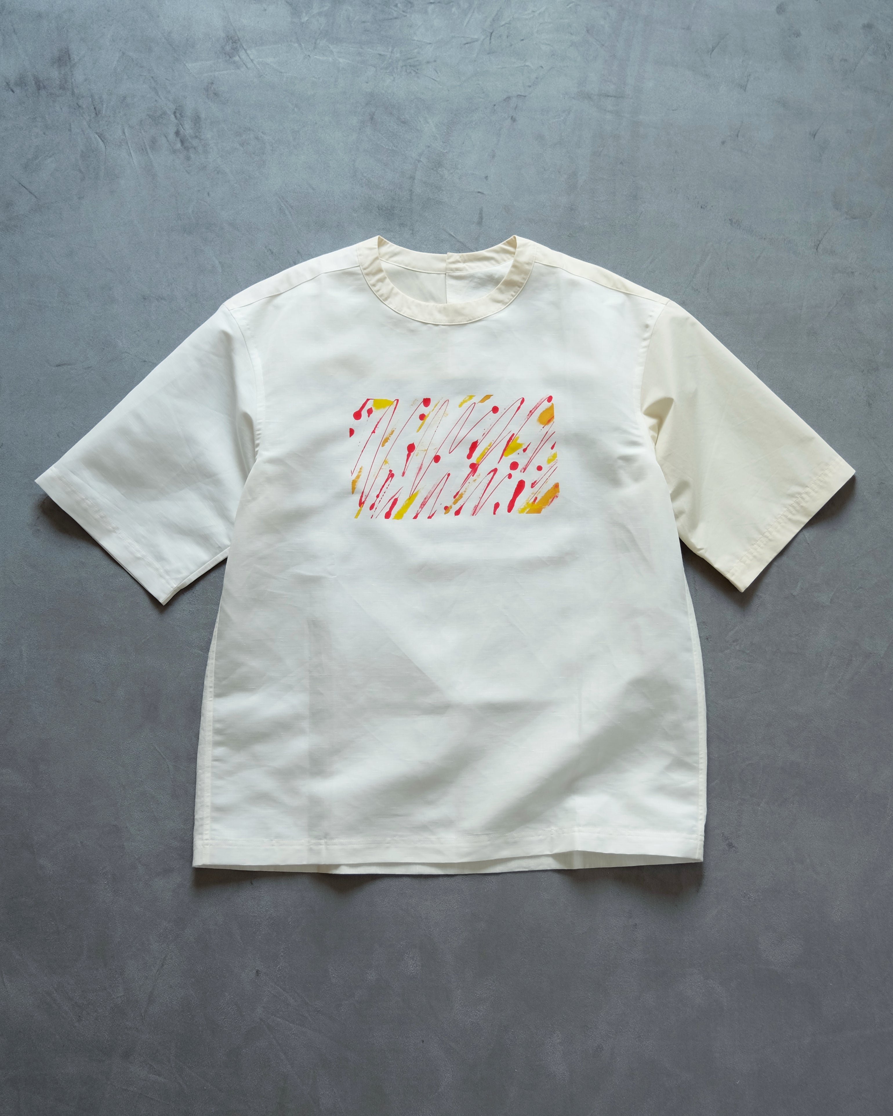 シャツ屋のTシャツ Lサイズ（painted by Saki Tanaka）