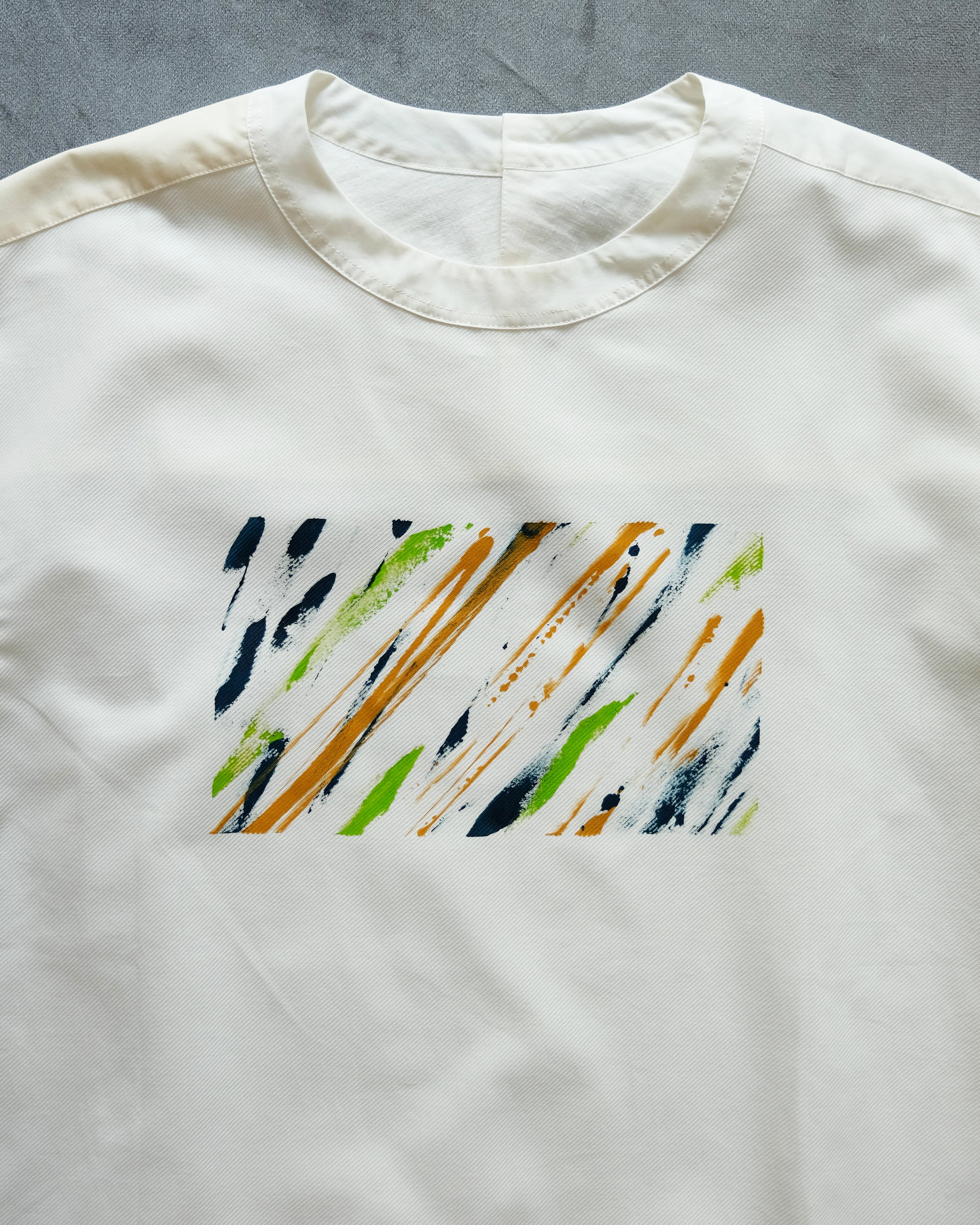 シャツ屋のTシャツ Lサイズ（painted by Saki Tanaka）