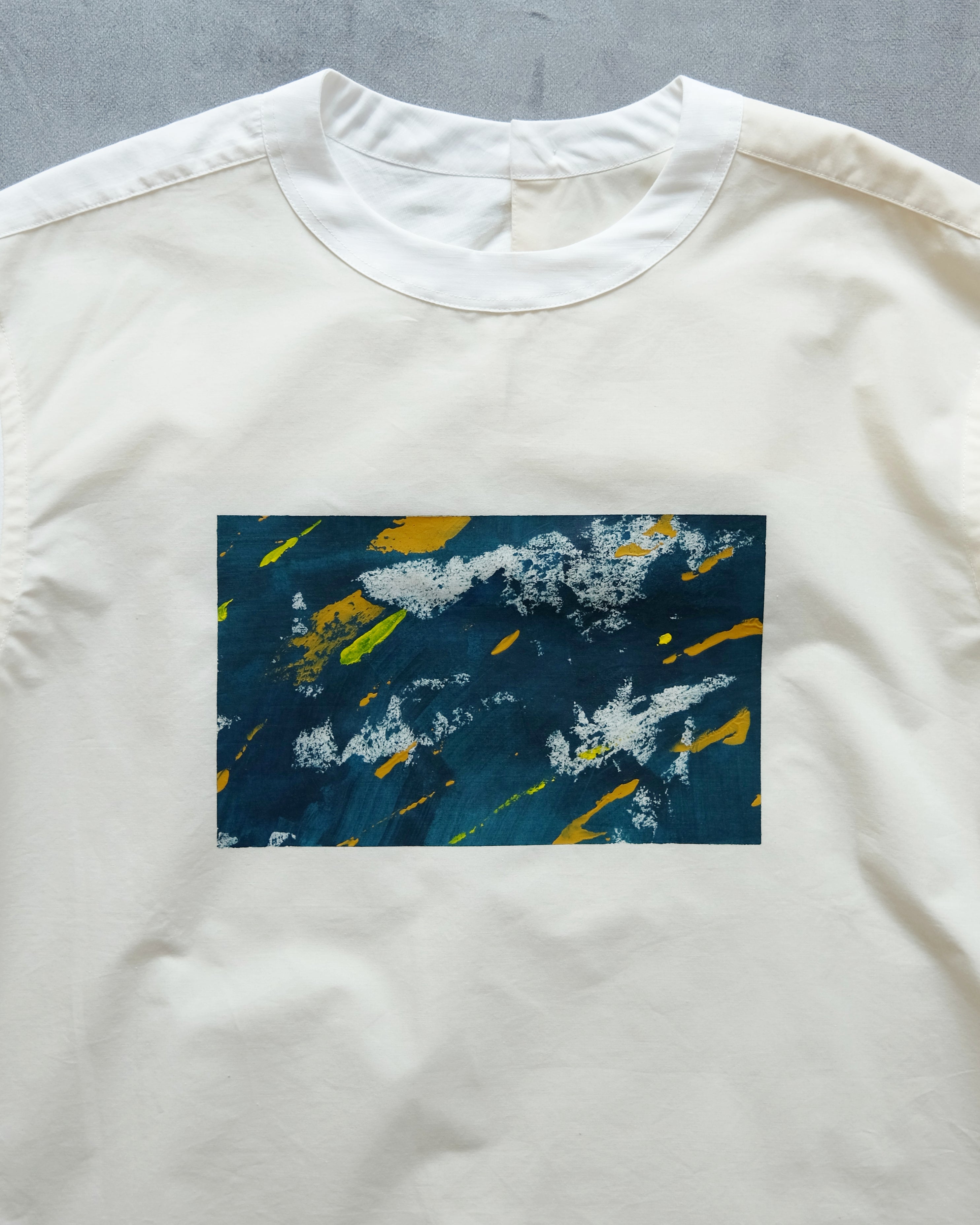 シャツ屋のTシャツ Mサイズ（painted by Saki Tanaka）